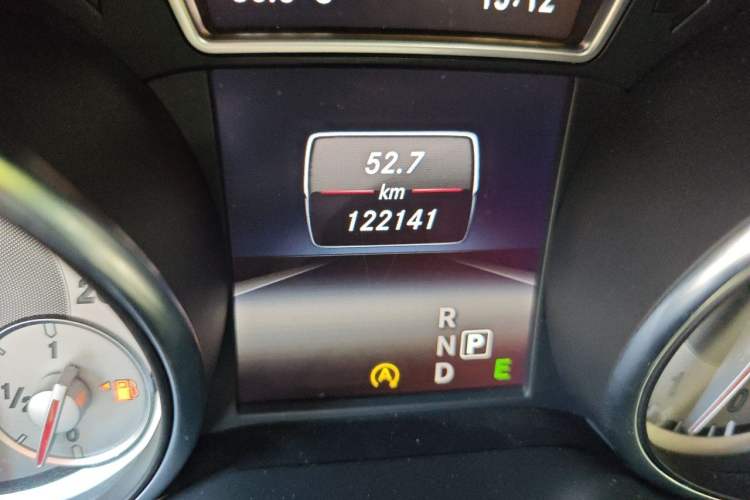 Used Mercedes-Benz GLA 2015 GLA 200 Sport Edition Odometer Close Up