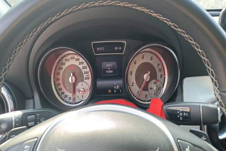 Used Mercedes-Benz GLA 2015 GLA 200 Odometer Close Up