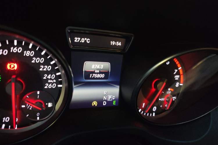 Used Mercedes-Benz GLA 2015 GLA 200 Fashion Model Odometer Close Up