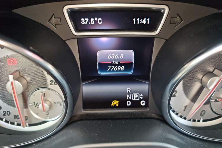 Used Mercedes-Benz GLA 2015 GLA 200 Fashion Model Odometer Close Up
