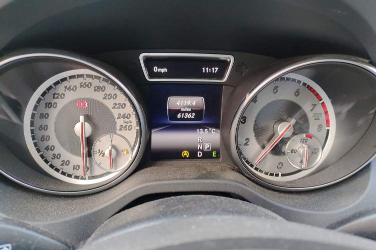 Used Mercedes-Benz GLA 2015 GLA 200 Fashion Model Odometer Close Up