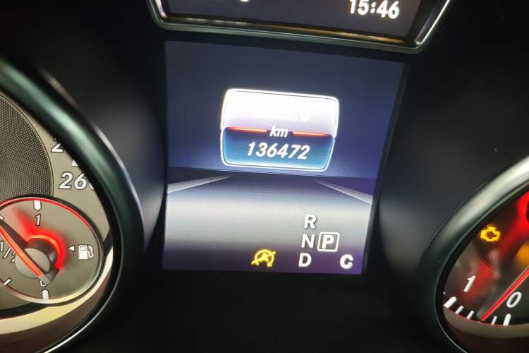 Used Mercedes-Benz GLA 2015 GLA 200 Fashion Model Odometer Close Up