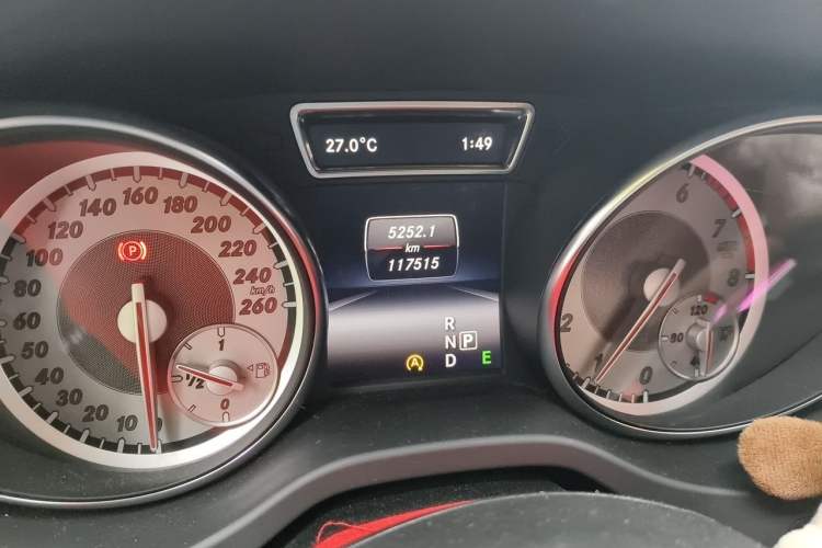 Used Mercedes-Benz GLA 2015 GLA 220 4MATIC Luxury Model Odometer Close Up