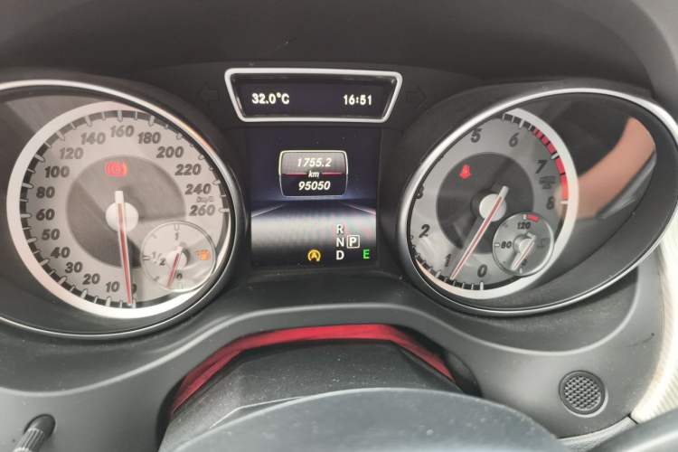 Used Mercedes-Benz GLA 2015 GLA 200 Fashion Model Odometer Close Up