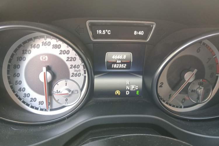 Used Mercedes-Benz GLA 2015 GLA 220 4MATIC Luxury Model Odometer Close Up
