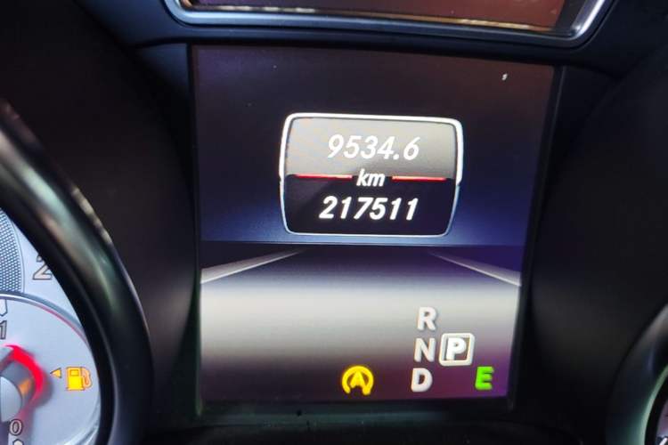 Used Mercedes-Benz GLA 2015 GLA 200 Sport Edition Odometer Close Up