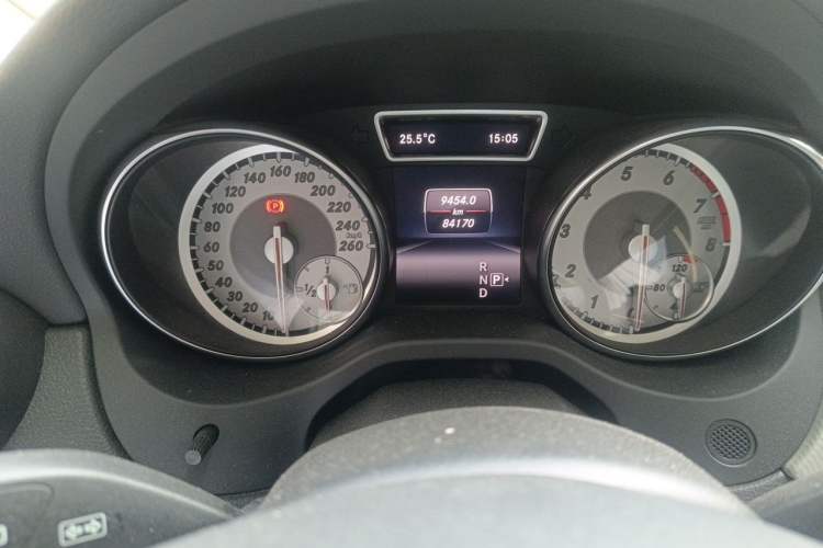 Used Mercedes-Benz GLA 2015 GLA 200 Fashion Model Odometer Close Up