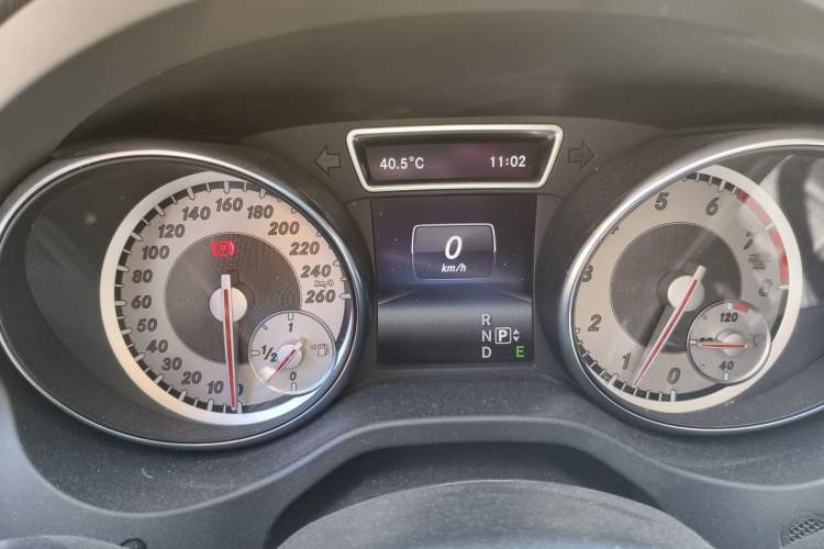 Used Mercedes-Benz GLA 2015 GLA 220 4MATIC Fashion Model Odometer Close Up