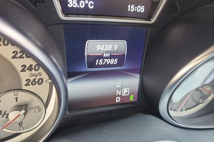 Used Mercedes-Benz GLA 2015 GLA 200 Fashion Model Odometer Close Up
