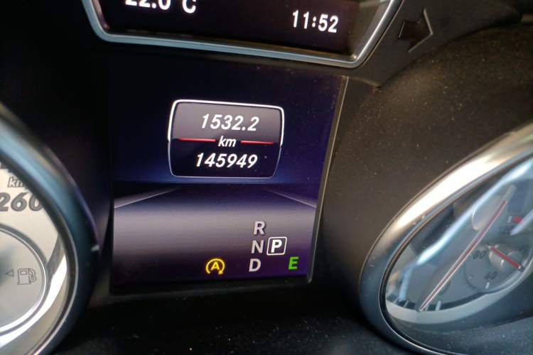 Used Mercedes-Benz GLA 2015 GLA 200 Fashion Model Odometer Close Up
