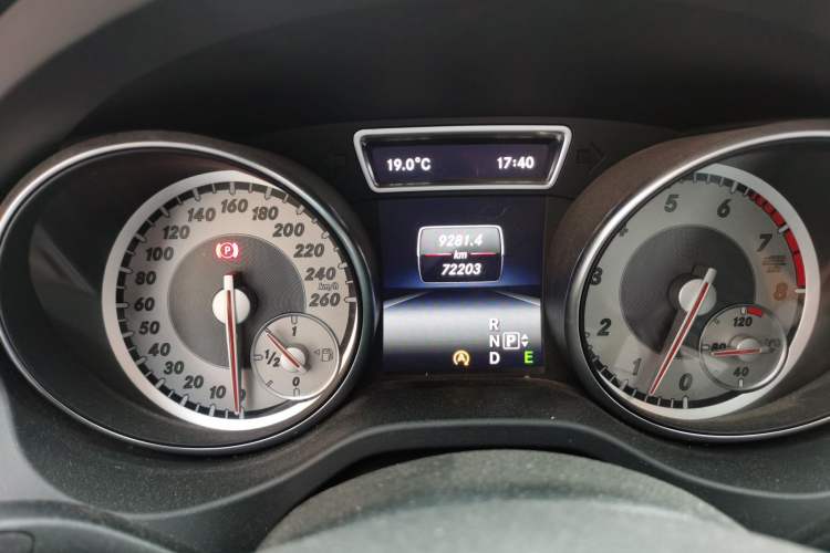 Used Mercedes-Benz GLA 2015 GLA 200 Sport Edition Odometer Close Up