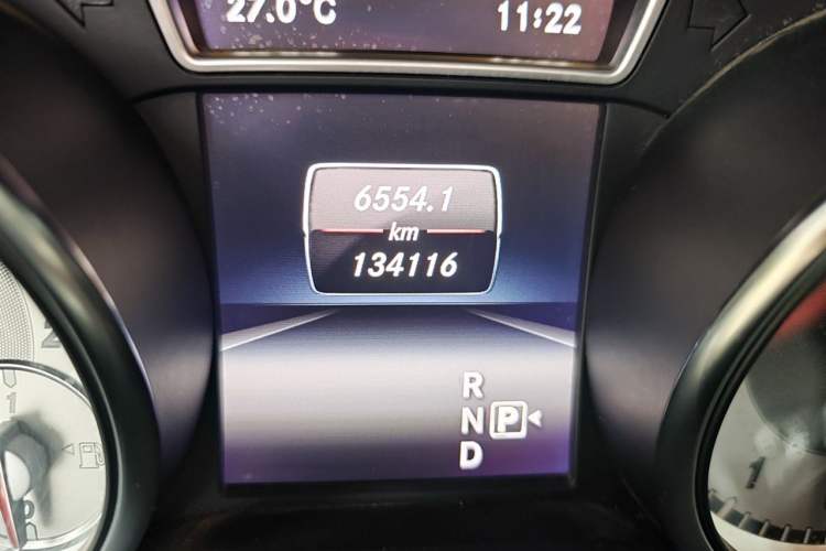 Used Mercedes-Benz GLA 2015 GLA 260 4MATIC Sport Edition Odometer Close Up