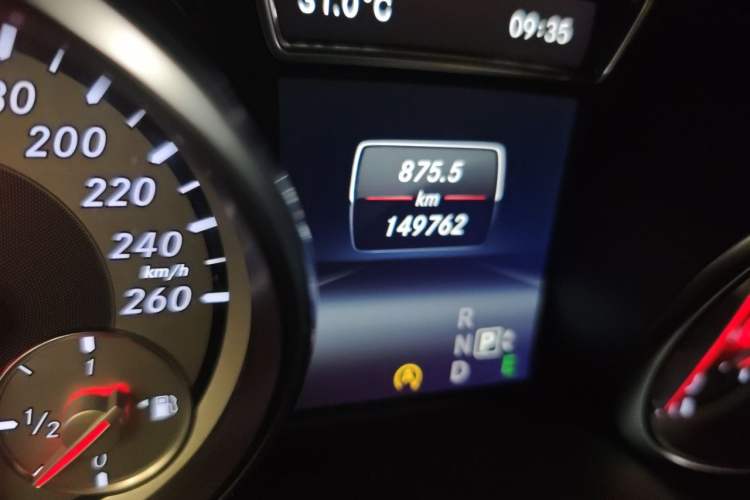 Used Mercedes-Benz GLA 2015 GLA 200 Fashion Model Odometer Close Up