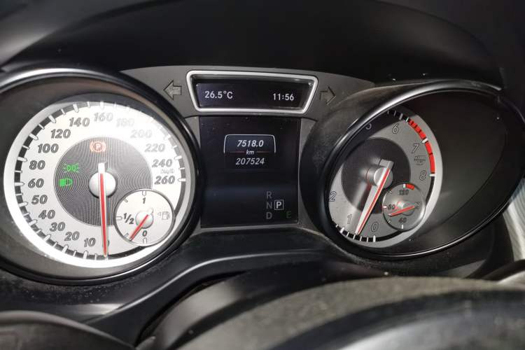 Used Mercedes-Benz GLA 2015 GLA 200 Fashion Model Odometer Close Up