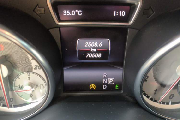 Used Mercedes-Benz GLA 2015 GLA 200 Sport Edition Odometer Close Up