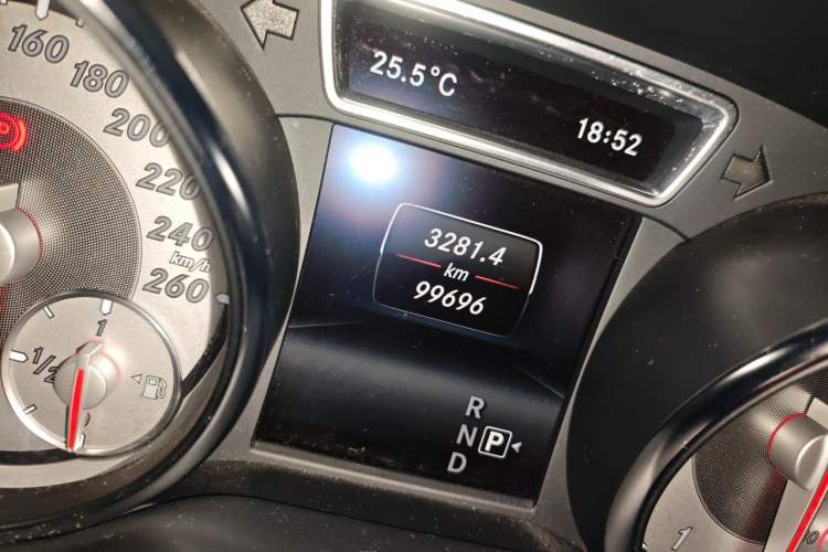 Used Mercedes-Benz GLA 2015 GLA 220 4MATIC Fashion Model Odometer Close Up