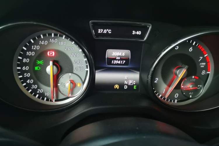Used Mercedes-Benz GLA 2015 GLA 200 Fashion Model Odometer Close Up