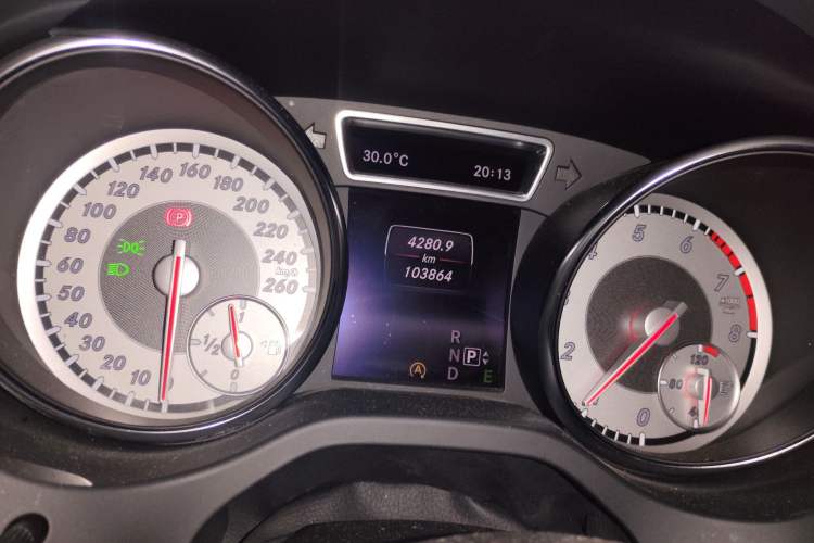 Used Mercedes-Benz GLA 2015 GLA 200 Sport Edition Odometer Close Up