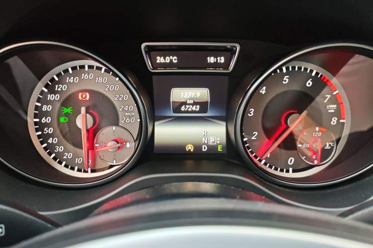 Used Mercedes-Benz GLA 2015 GLA 200 Sport Edition Odometer Close Up