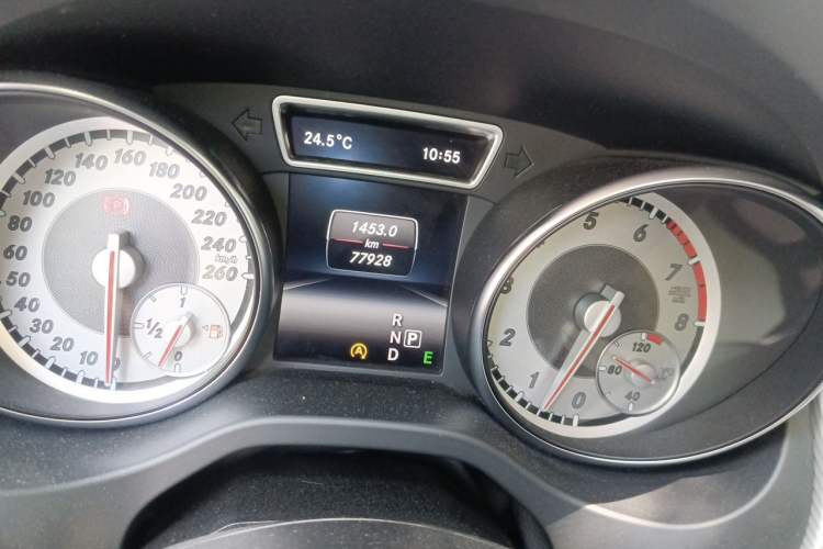 Used Mercedes-Benz GLA 2015 GLA 200 Fashion Model Odometer Close Up