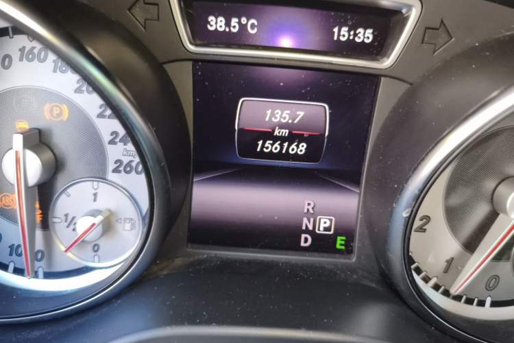 Used Mercedes-Benz GLA 2015 GLA 200 Fashion Model Odometer Close Up
