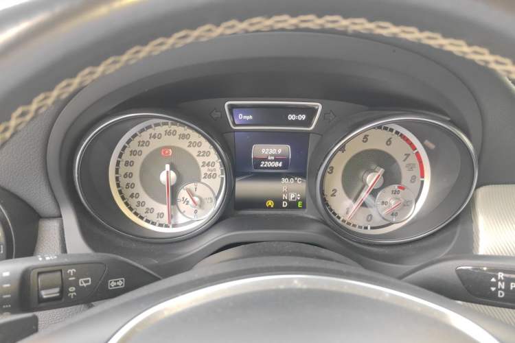 Used Mercedes-Benz GLA 2015 GLA 220 4MATIC Luxury Model Odometer Close Up