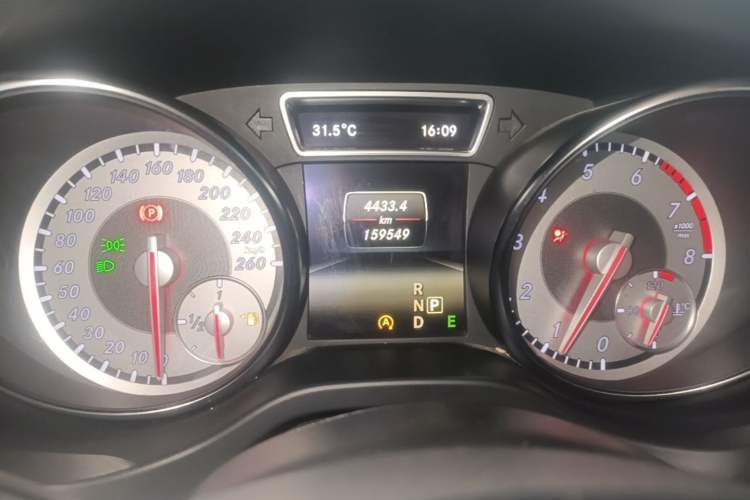 Used Mercedes-Benz GLA 2015 GLA 220 4MATIC Fashion Model Odometer Close Up
