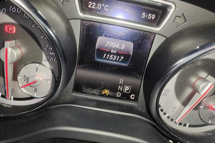 Used Mercedes-Benz GLA 2015 GLA 200 Fashion Model Odometer Close Up