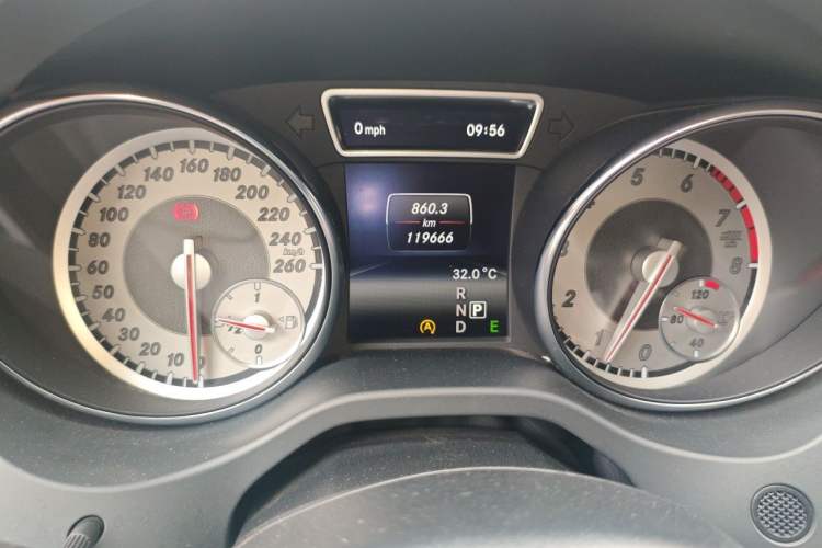 Used Mercedes-Benz GLA 2015 GLA 220 4MATIC Fashion Model Odometer Close Up