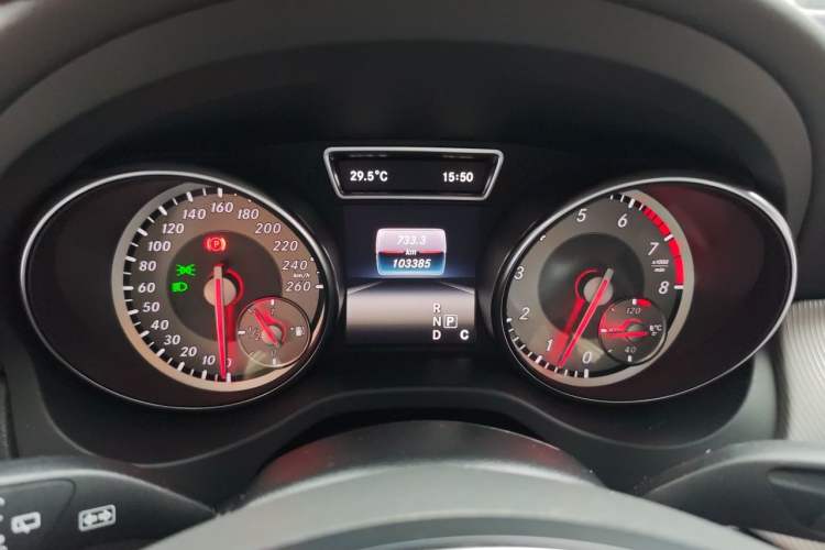 Used Mercedes-Benz GLA 2015 GLA 220 4MATIC Fashion Model Odometer Close Up