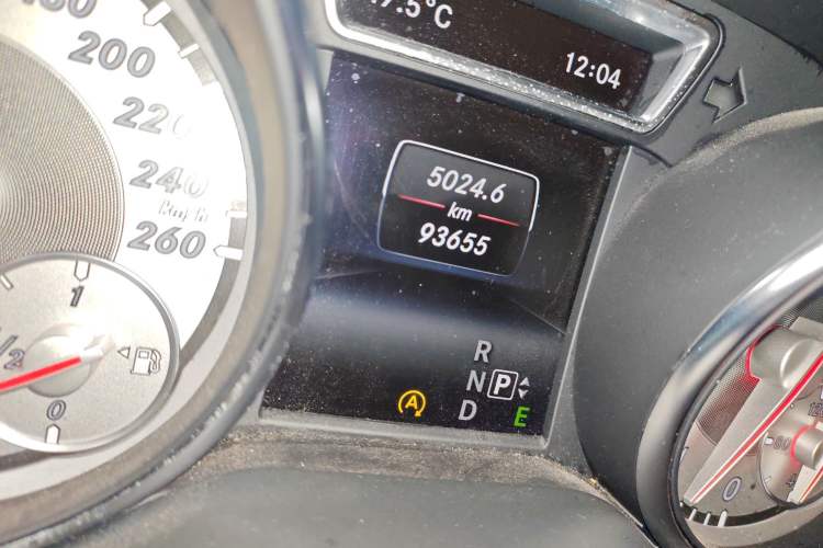 Used Mercedes-Benz GLA 2015 GLA 260 4MATIC Odometer Close Up