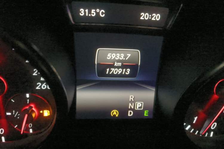 Used Mercedes-Benz GLA 2015 GLA 200 Fashion Model Odometer Close Up