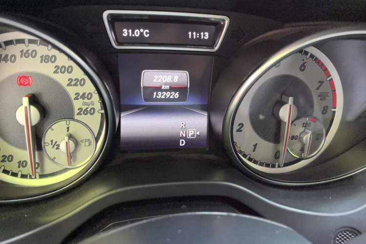 Used Mercedes-Benz GLA 2015 GLA 220 4MATIC Fashion Model Odometer Close Up