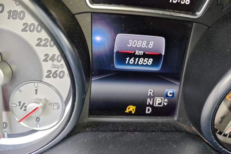 Used Mercedes-Benz GLA 2015 GLA 200 Sport Edition Odometer Close Up