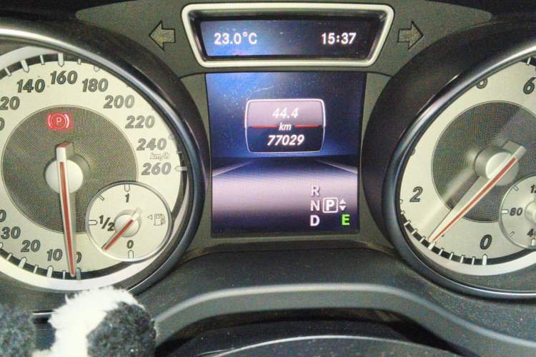 Used Mercedes-Benz GLA 2015 GLA 200 Fashion Model Odometer Close Up