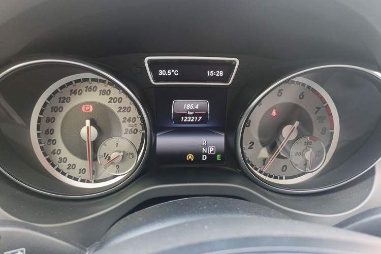 Used Mercedes-Benz GLA 2015 GLA 200 Fashion Model Odometer Close Up
