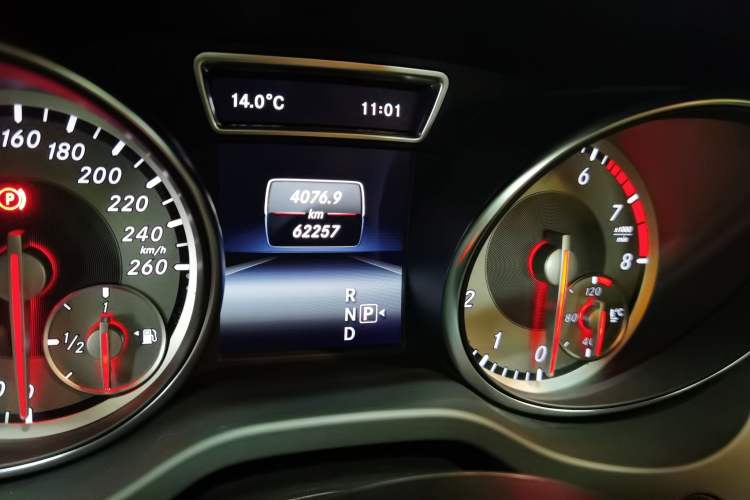 Used Mercedes-Benz GLA 2015 GLA 260 4MATIC Odometer Close Up
