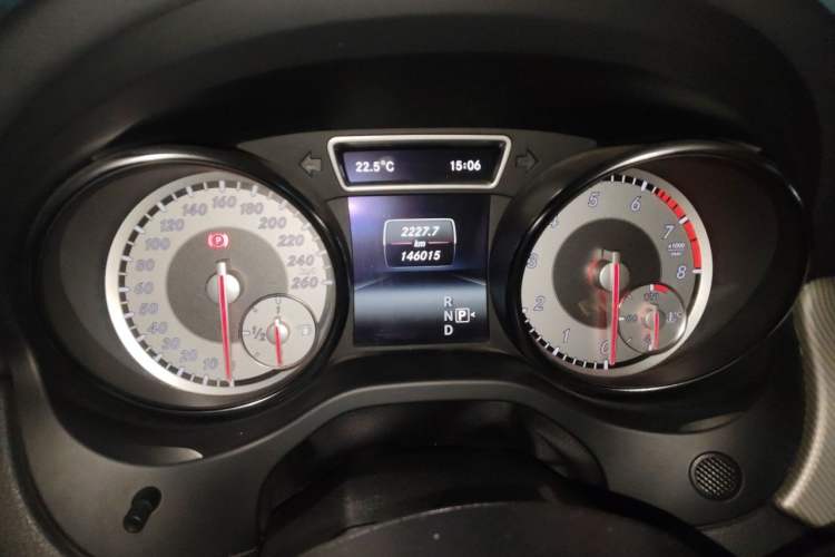 Used Mercedes-Benz GLA 2015 GLA 220 4MATIC Fashion Model Odometer Close Up