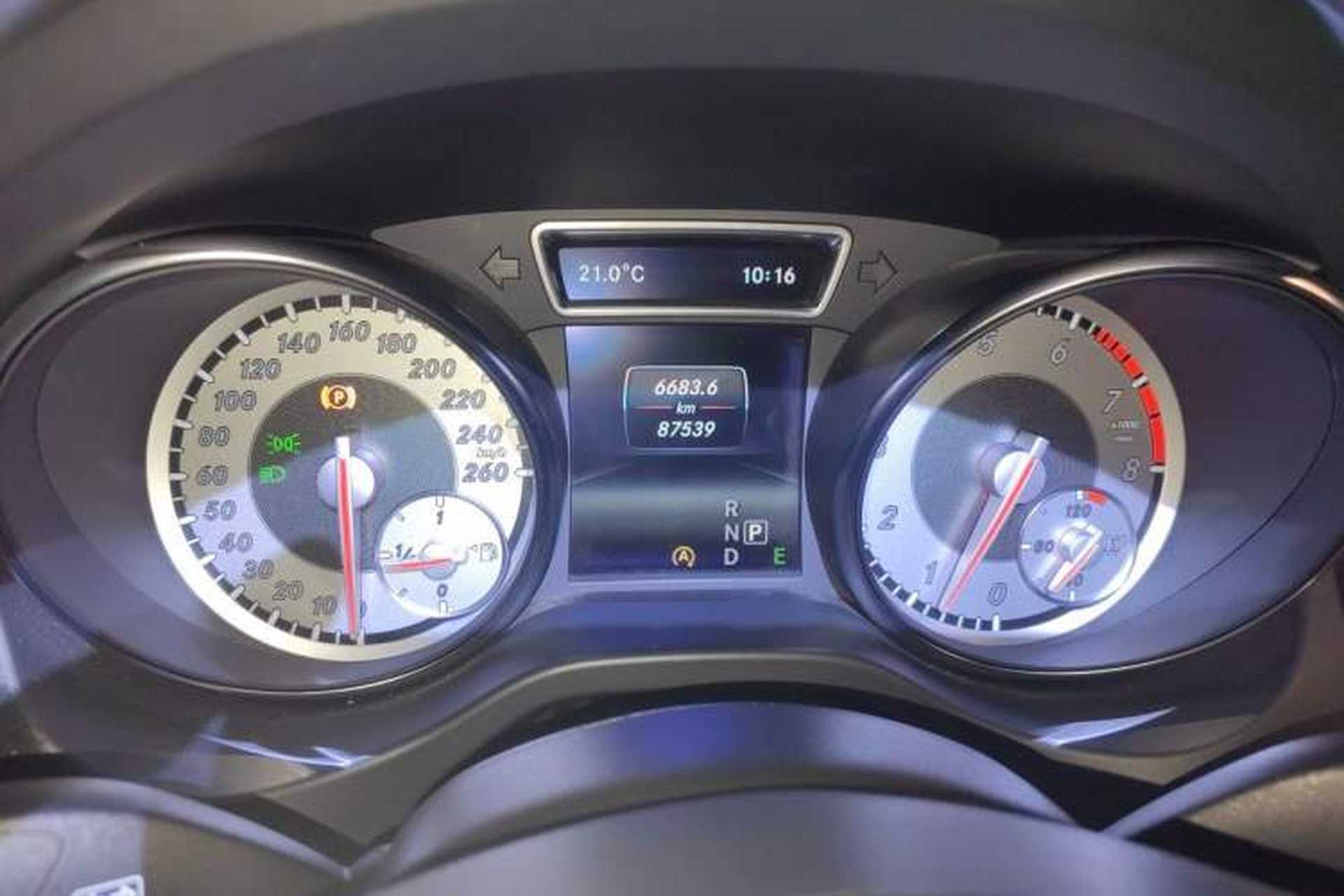 Used Mercedes-Benz GLA 2015 GLA 260 4MATIC Sport Edition Odometer Close Up