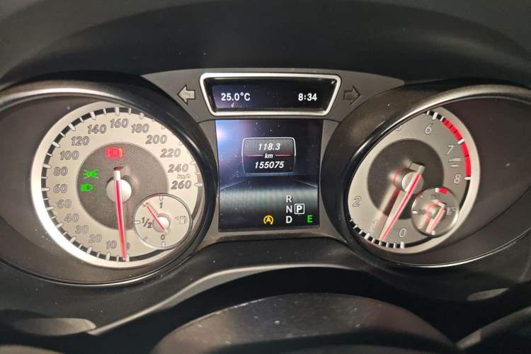 Used Mercedes-Benz GLA 2015 GLA 200 Fashion Model Odometer Close Up