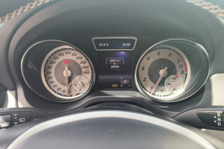 Used Mercedes-Benz GLA 2015 GLA 200 Odometer Close Up