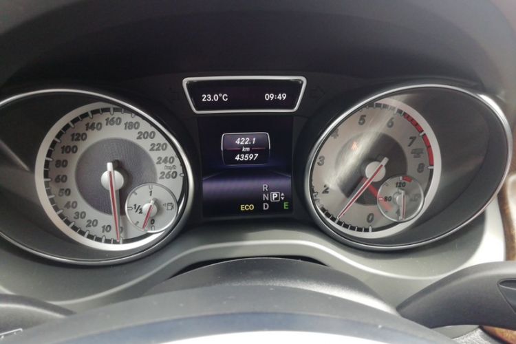Used Mercedes-Benz GLA 2015 GLA 260 4MATIC Odometer Close Up