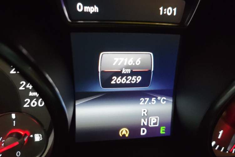 Used Mercedes-Benz GLA 2015 GLA 220 4MATIC Fashion Model Odometer Close Up