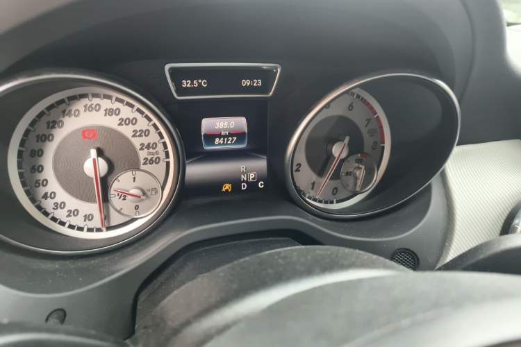 Used Mercedes-Benz GLA 2015 GLA 200 Odometer Close Up