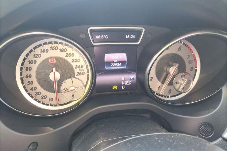 Used Mercedes-Benz GLA 2015 GLA 200 Fashion Model Odometer Close Up