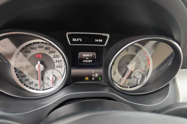 Used Mercedes-Benz GLA 2015 GLA 220 4MATIC Fashion Model Odometer Close Up
