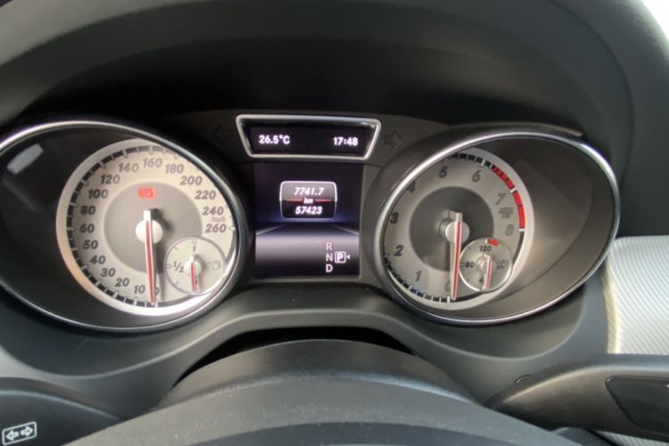 Used Mercedes-Benz GLA 2015 GLA 220 4MATIC Fashion Model Odometer Close Up