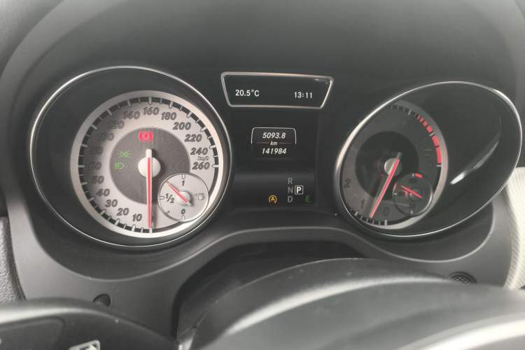 Used Mercedes-Benz GLA 2015 GLA 200 Fashion Model Odometer Close Up