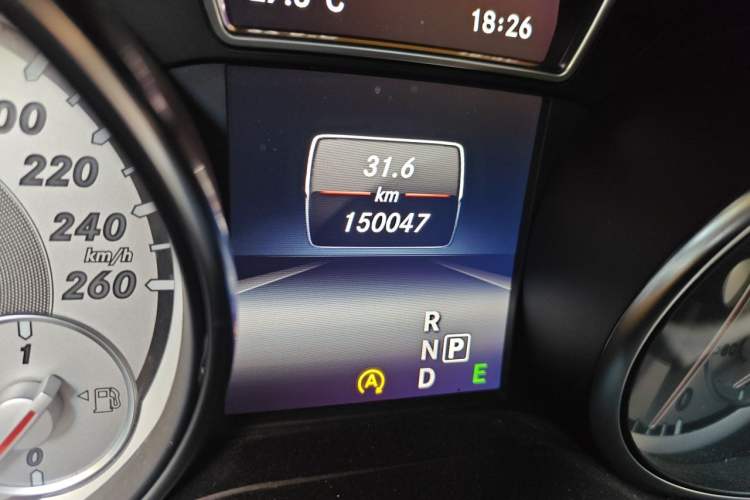 Used Mercedes-Benz GLA 2015 GLA 200 Fashion Model Odometer Close Up