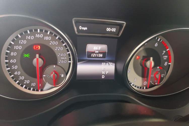 Used Mercedes-Benz GLA 2015 GLA 200 Fashion Model Odometer Close Up